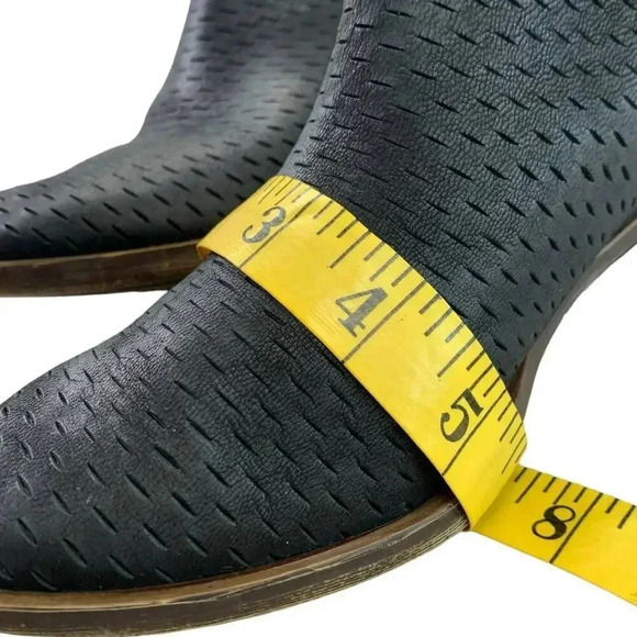 Lucky Brand Leather Perforated Ankle Boots Cut Out  Size 6M Black Baley Slip On - Picture 11 of 12